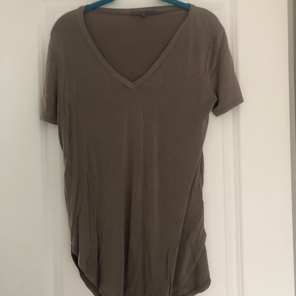 Emma’s closet V-neck Tee - Taupe - Medium